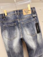 【Armani Jeans | Classic Denim, Embossed with Luxury DNA】 When streetwear meets haute couture, a pair of jeans can become a badge of status.
Deconstructing the language of denim with centuries-old craftsmanship, we infuse every inch of fabric with a modern attitude and luxurious details, making everyday wear a silent declaration of taste.
✨ A pair of jeans is an attitude, and even more so, a legacy.
It's not just a wardrobe essential, but also an interpretation of the brand's spirit—
"From suitcases to jeans, we have always defined the boundaries of luxury with the ultimate craftsmanship."
Sizes: 28-42 - Image 10