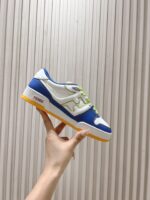 男码加10  Fendi芬迪板鞋首款大头运动鞋~~fendi match篮球运动鞋，最新元素注入加FF复古的设计，超经典百搭系列……
鞋面采用牛皮和牛猄拼接组合，侧面凸起的双F logo，内里采用毛巾布里，TPU发泡组合双色大底不一般的舒适！情侣款35-44