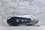 ▪panan权威实拍💯#AR41310
新货🚀#Salomon XT-6 
萨洛蒙复古潮流户外机能登山跑鞋  478738
纯原外贸平台特供订单 
耗时半年巨作 全套原纸板楦头开发 
原厂特供网布配套加持 确保原汁原味
完美呈现版型 原档数据独家私模五层组合大底 
男女鞋同步官方开发至46.5 
原装Ortholite轻量化鞋垫 中底布带钢印编号 
原厂TPU锁扣 进口港宝加持 
后跟自然饱满 还原公司包裹性 
鞋面以“锯齿”状的包裹系统呈现 
在基色底之下加入了各种色点缀 
将公司的最新技术和时尚前卫的造型融入耐用的长跑款式中 
鞋面由 TPU 薄膜制成 并焊接在高耐磨网眼上 使其既时尚又坚固 由 ACS底盘支撑 可增强稳定性和支撑力 以及由橡胶凸耳 Contragrip外底覆盖的 EVA 缓冲中底 旨在应对崎岖的地形 鞋舌上的彩色Salomon 标签、Quicklace 系统以及鞋头、鞋舌和鞋跟上的附加品牌使细节更加完美 让穿着者可以轻松驾驭户外与通勤下的任何运动生活场景 无缝鞋身户外随意纵横 颜值与脚感兼备 出街通勤 绝对非常吸睛 你值得拥有 尺码：36-46.5 - Image 4