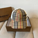 Burberry's new early spring baseball cap, simple yet fashionable, suitable for both men and women! High quality products, enjoy a sense of premium quality!