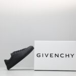 🌟  《顶级品质》
GⅣENCHY纪梵希魔术贴经典款 
专柜官网同步 市面最高版本 原版一比一复刻 四季潮鞋！纪凡希鞋子做工讲究 每一条走线都是按照原版样式 基本做到零瑕疵 媲美专柜 毫无压力 此款鞋即新潮又百搭！
▪️鞋面:进口摩术贴
▪️鞋面:进口头层牛皮
▪️垫脚:羊皮内里
▪️大底:原版TPU
▪️码数:女35一40 男39一44