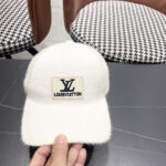 LV 路易威登 秋冬新款经典休闲潮流款 上架简约棒球帽出门旅游，绝对要入手的一款 - Image 7