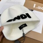 Fendi FENDI Knitted Hat 😘 😱 Simple and elegant 👍  The tight knitting method is very thick, soft and comfortable 🙈 Warm and stylish ❤️ can't bear to put it down 👍 Dear, hurry up and get it 👍😘 Same gender design! - Image 4