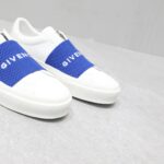 🌟  《顶级品质》
GⅣENCHY纪梵希魔术贴经典款 
专柜官网同步 市面最高版本 原版一比一复刻 四季潮鞋！纪凡希鞋子做工讲究 每一条走线都是按照原版样式 基本做到零瑕疵 媲美专柜 毫无压力 此款鞋即新潮又百搭！
▪️鞋面:进口摩术贴
▪️鞋面:进口头层牛皮
▪️垫脚:羊皮内里
▪️大底:原版TPU
▪️码数:女35一40 男39一44 - Image 5
