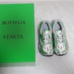 𝐁𝐨𝐭𝐭𝐞𝐠𝐚 𝐕𝐞𝐧𝐞𝐭𝐚 葆蝶家23/秋冬秀款BV运动鞋 王一博 同款 情侣款休闲鞋老爹鞋！Runner运动鞋！原版购入开发！ 采用原版轻质科技网布面料，原版一致！工艺复杂！搭配几何图案设计橡胶外底 王炸系列 高版本实际增高很多哦，还是一样显腿细 非常nice。耐玩耐造，对标对版套包鞋工艺 认准高版本 大底原版独家开模，选用拼色TPU大底，材质重量原版一致！ Size：女码35-39 男码39-44M - Image 3