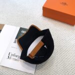 💰新款出货 HERMÈS (爱马仕)最新款原单棒球帽，拼色H，正品开模订制，原版透气帆布面料+原厂精钢调节扣，做工细致，时尚帅气质量超赞！ - Image 3