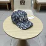 👒 Gucci 👒 New baseball cap at the counter, simple and elegant unisex sun hat for both men and women - Image 3