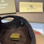 New shipmentComes with a box bag and Burberry original baseball cap, a hot selling item at the counter. Classic plaid, 1:1 custom mold, canvas fabric, pure cotton lining, lightweight and breathable. Perfect design, precise and accurate grid alignment, top layer cowhide leather adjustment buckle, original factory quality, exclusive physical shooting, suitable for both men and women. - Image 7