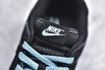 ▪️细节鉴定
Nk SB Dunk Low 斯图西系列-黑色蓝勾 低帮休闲板鞋 - Image 2
