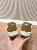 男码加10  Fendi芬迪板鞋首款大头运动鞋~~fendi match篮球运动鞋，最新元素注入加FF复古的设计，超经典百搭系列……
鞋面采用牛皮和牛猄拼接组合，侧面凸起的双F logo，内里采用毛巾布里，TPU发泡组合双色大底不一般的舒适！情侣款35-44 - Image 8