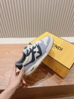 Fendi芬迪板鞋首款大头运动鞋~~fendi match篮球运动鞋，最新元素注入加FF复古的设计，超经典百搭系列……
鞋面采用牛皮和牛猄拼接组合，侧面凸起的双F logo，内里采用毛巾布里，TPU发泡组合双色大底不一般的舒适！情侣款35-44(男码加10) - Image 5