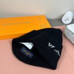 配防尘袋
路易威登LOUIS VUITTON🎩官方热卖爆款，羊毛针织毛线帽，时尚好品质高端大气，超柔软！超火爆💖质感很赞，出街超好搭配！时尚潮流！秋冬必备单品，快快入手哦！ - Image 7