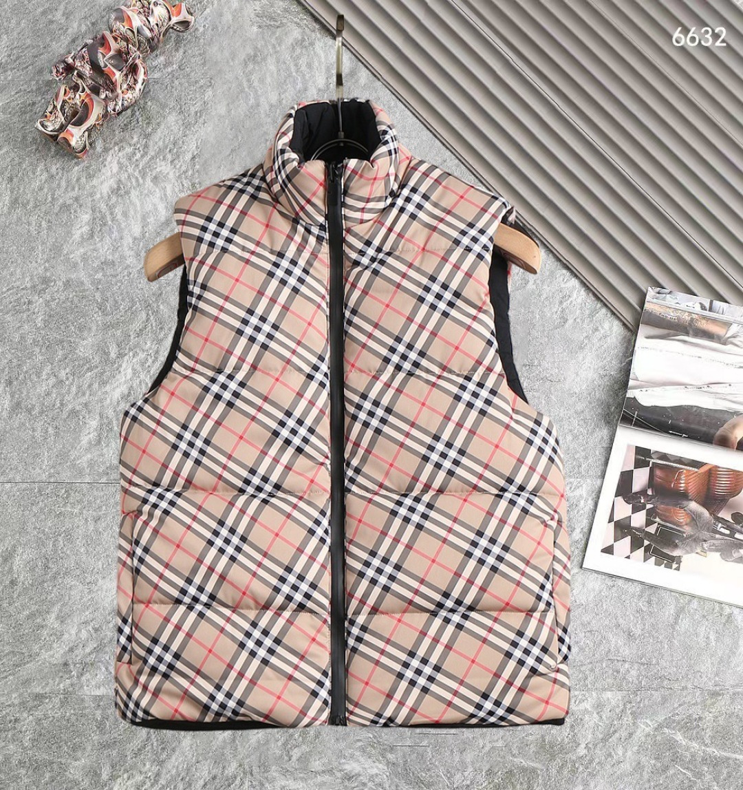 巴宝莉 秋冬季新品🌟时尚顶级马甲羽绒棉服填充进口羽绒朵，进口面料，加厚棉服里布最高标准，绝不跑绒，辅料五金全部原厂定做，10年专注服装生产，保证每件衣服的平整性，羽绒服界的劳斯莱斯！尺码：M～XXXL 下单报身高体重
