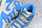 ▪🐼权威实拍💯#AD52310
新货🚀#Air Jordan 1 High OG "UNC Reimagined" AJ1 乔1做旧北卡蓝复刻 爆裂纹高帮篮球鞋 DZ5485-402

全新批次 原厂皮料 正确爆裂纹
清洁度超高，所有细节经得起推敲，外贸零售首选版本 高价零售推荐版本💪🏻 
原楦原纸板开发 极致一眼正品既视感 原厂皮料 原厂拉帮工艺 全部采用原厂电脑车 针距 边距完全同步原鞋 原厂特供皮料承诺百分百一致原鞋 鞋面清洁度最高QC检验标准 控制溢胶 飞翼3D高频深度立体 全市场仅此一家  鞋盒、防尘纸  均采购来自原厂 
尺码：36 36.5 37.5 38 38.5 39 40 40.5 41 42 42.5 43 44 44.5 45 46 47.5 - Image 9