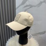 配防尘袋
👒罗意威👒LOEWE新款原版原标设计棒球帽🧢质感超好，外部线条定位标准，做工精细，简约大气低价走量！