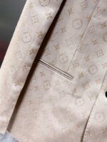 Louis Vuitton LV 2025ss Spring and Autumn new suit, high-end version! Customized fabrics for counters have high breathability and comfort, impeccable details, and brand element design concepts, reflecting high quality. Delicate and soft to the touch! Presenting casual tailoring, the upper body design is superb! Size range: 48-58 - Image 6