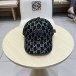 Gucci's new original baseball cap, custom-made 1:1 at the counter, made of lightweight and breathable canvas fabric! Basic head circumference of 56, adjustable patch.