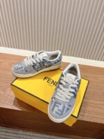 男码加10  Fendi芬迪板鞋首款大头运动鞋~~fendi match篮球运动鞋，最新元素注入加FF复古的设计，超经典百搭系列……
鞋面采用牛皮和牛猄拼接组合，侧面凸起的双F logo，内里采用毛巾布里，TPU发泡组合双色大底不一般的舒适！情侣款35-44 - Image 4