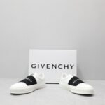🌟  《顶级品质》
GⅣENCHY纪梵希魔术贴经典款 
专柜官网同步 市面最高版本 原版一比一复刻 四季潮鞋！纪凡希鞋子做工讲究 每一条走线都是按照原版样式 基本做到零瑕疵 媲美专柜 毫无压力 此款鞋即新潮又百搭！
▪️鞋面:进口摩术贴
▪️鞋面:进口头层牛皮
▪️垫脚:羊皮内里
▪️大底:原版TPU
▪️码数:女35一40 男39一44 - Image 3