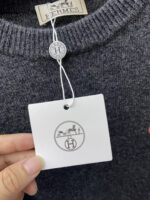 Hermes 2025ss Autumn/Winter New Product Fashionable and Casual Bottom Single Wear Round Neck Business and Leisure Basic High end Knitted 100% Pure Wool Sweater Comfortable and Warm! anti-pilling 👍🏼 Non irritating to the skin, suitable for close fitting, luxurious classic element design! There isn't much complicated craftsmanship involved, just the fusion of design and material. Simple European style autumn and winter essential counter size: M-3XL - Image 7