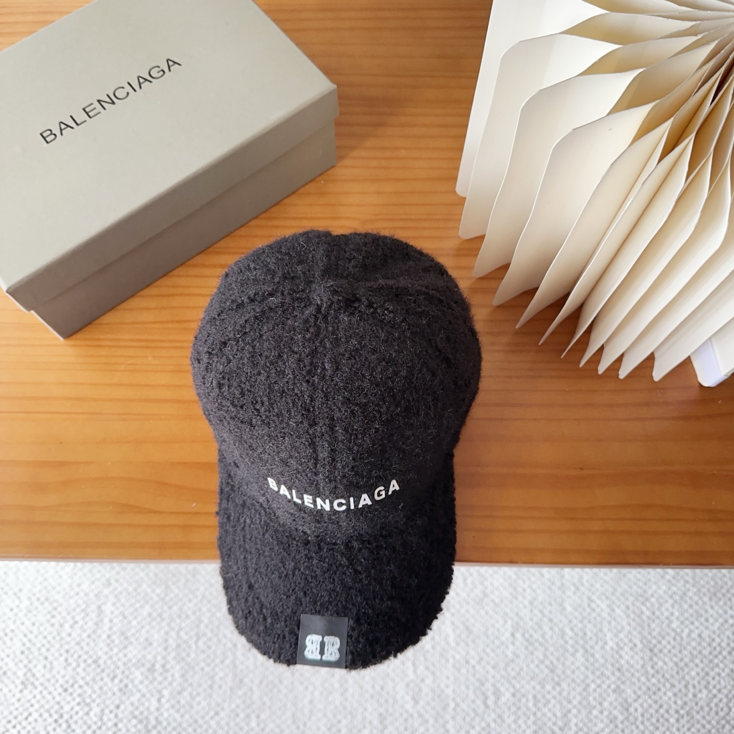 Balencia * a new Balenciaga baseball cap🧢 A simple, fashionable, super unbeatable and beautiful hat!