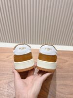 男码加10  Fendi芬迪板鞋首款大头运动鞋~~fendi match篮球运动鞋，最新元素注入加FF复古的设计，超经典百搭系列……
鞋面采用牛皮和牛猄拼接组合，侧面凸起的双F logo，内里采用毛巾布里，TPU发泡组合双色大底不一般的舒适！情侣款35-44 - Image 8