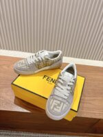 男码加10  Fendi芬迪板鞋首款大头运动鞋~~fendi match篮球运动鞋，最新元素注入加FF复古的设计，超经典百搭系列……
鞋面采用牛皮和牛猄拼接组合，侧面凸起的双F logo，内里采用毛巾布里，TPU发泡组合双色大底不一般的舒适！情侣款35-44 - Image 4
