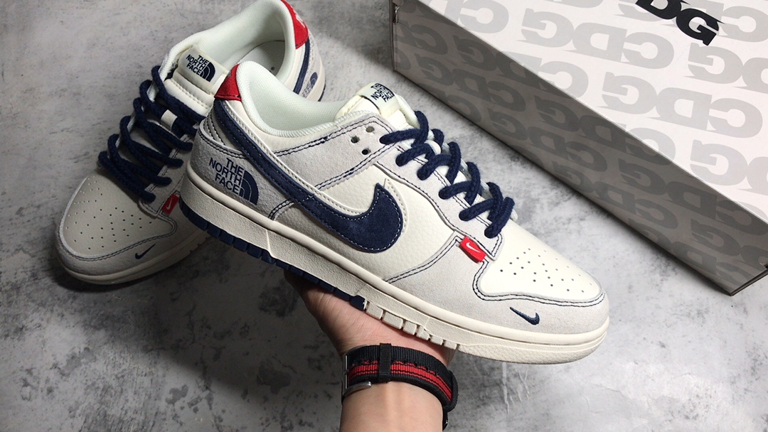 ▪️公司级别
NK SB Dunk Low x The North Face 白蓝红小钩麻绳