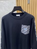 The latest round neck sweater for autumn and winter on the Dior 2025 official website is currently on sale at the counter! Specially supplied wool blended fabric Comfortable to feel It can directly touch the skin, with exquisite embroidered logos and badges that are extremely eye-catching! Details highlight the fashionable charm of big brands Exquisite craftsmanship Stereoscopic cutting style The wearing effect is unbeatable and handsome! All three standards are complete! Size: M-3XL - Image 2