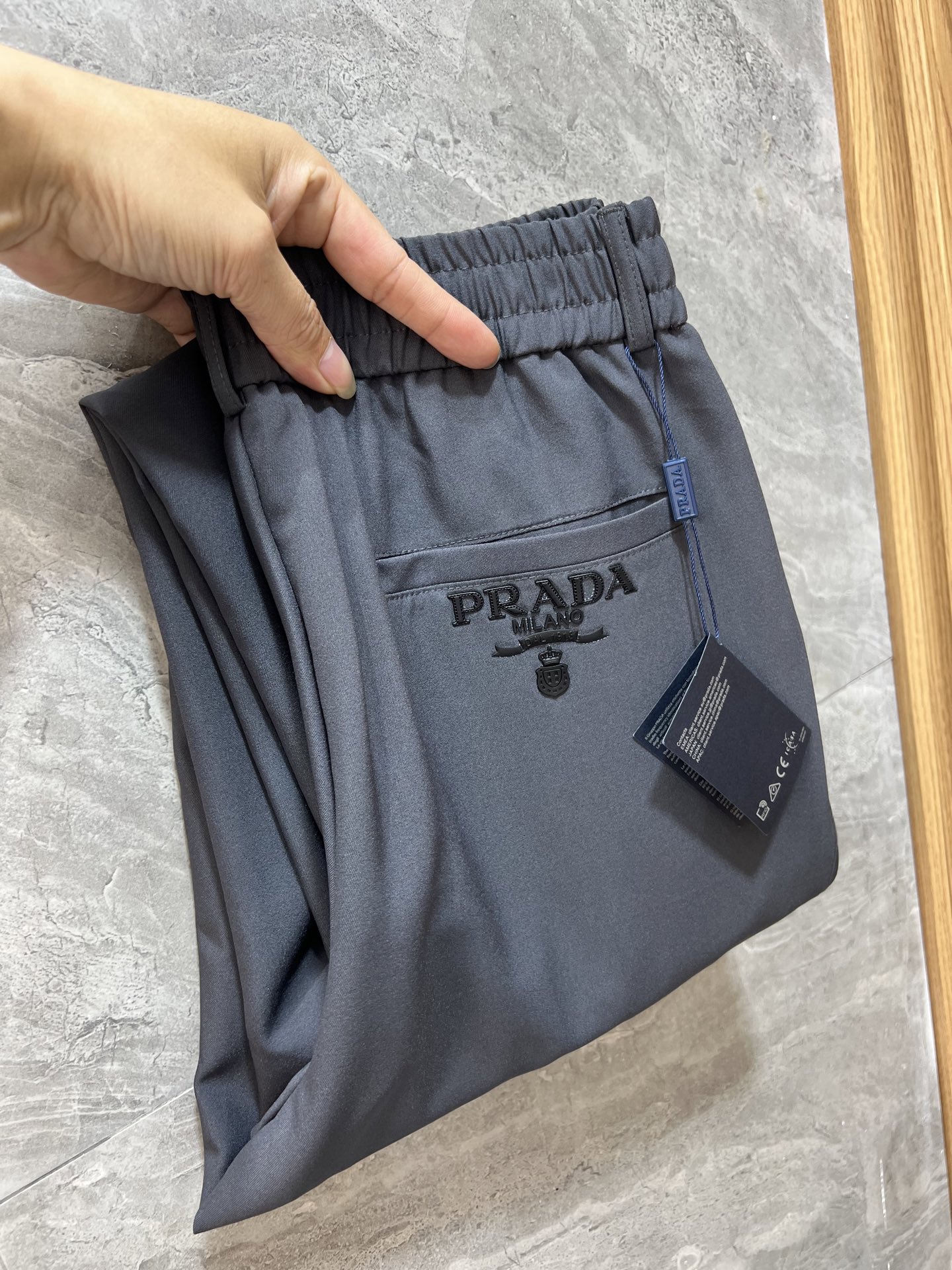 ❤️ Prada/Prada 2025 Autumn/Winter New Products with Three Standards Complete Casual Pants Good Products Don't Need Too Much Introduction Look at Details Counter Size: M-4XL 175/140 Upper Body L