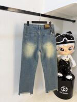 [Dior Jeans | Classic Denim, Embossed with Luxury DNA] When streetwear meets haute couture, a pair of jeans can become a badge of status.
Deconstructing the language of denim with centuries-old craftsmanship, Dior infuses every inch of fabric with a modern attitude and luxurious details, making everyday wear a silent declaration of taste.
✨ A pair of jeans is an attitude, and a legacy.
It's not just a wardrobe essential, but also an interpretation of the brand's spirit—
"From suitcases to jeans, we have always defined the boundaries of luxury with the ultimate craftsmanship."
Sizes: 28-42 - Image 9
