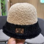 路易威登LouisVuitton可爱渔夫帽女冬季羊羔绒毛绒盆帽子加厚保暖韩版百搭潮牌 - Image 7