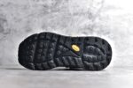 HOKA ONE ONE Tor Uitra Low 托亚潮流户外越野登山功能鞋 鞋款利用机能、户外、复古元素将都市型格与户外机能无缝结合 既能自由穿梭于城市的钢筋水泥之间 也能轻松演绎山系潮流搭配 全粒面皮革结合模压鞋口 提升持久耐穿度 直至鞋头的鞋带设计 舒适灵活的调节 搭配鞋头处HOKA ONE ONE飞翼纹饰 营造了个性十足的张扬气场 Tor Ultra 配备 Vibram® 鞋底与 EVA 和RMAT® 中底 给穿著者最佳的抓地力及舒适性 另外中底的金属摇杆可稳定脚部行程 当走过崎岖山路时依然让脚部得到平稳的感觉 而整对鞋以皮革和耐用尼龙布材打造 与坚固的鞋底相结合，可以牢固地支撑脚部和脚踝 另外外层搭载的Event技术 保持鞋履防水以及鞋内透气作用 
尺码：36 36.5 37.5 38 38.5 39 40 40.5 41 42 42.5 43 44 45 46 - Image 6