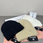 💰Chanel官网品质香奈儿秋冬网红时尚博主推荐款针织帽，藏着不动声色的高级感，每一处线条都透着利落大方，简约而不简单，大方且不失格调，处处细节都彰显着高端品味，时尚感在克制中愈发耐人寻味。 - Image 8