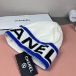 💰Chanel官网品质香奈儿秋冬网红时尚博主推荐款针织帽，藏着不动声色的高级感，每一处线条都透着利落大方，简约而不简单，大方且不失格调，处处细节都彰显着高端品味，时尚感在克制中愈发耐人寻味。 - Image 2