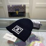 配防尘袋
香奈儿CHANEL🎩羊绒羊毛品质针织帽，时尚好品质高端大气，超柔软！超火爆💖质感很赞，出街超好搭配！时尚潮流！秋冬必备单品，快快入手哦！ - Image 4