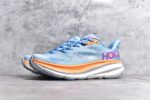 纯原级别 HOKA ONE ONE Clifton 克里夫顿9代专业性能减震公路跑步鞋 轻盈透气的针织网面和纱线的使用让鞋面更挺拔 增强鞋面的强度和支撑性能 搭配柔软的鞋舌 让双脚在舒适包裹中跑的更加畅快 全新泡棉中底 柔软的同时增强回弹性能 为不同跑者提供更平稳流畅的脚感 带来全面的缓冲保护 根据人体工程学设计的延长拉襟 后跟处弹软的海绵填充舒适固定 避免掉跟和摩擦 相比上一代光滑的内衬 Clifton 9的内衬增强了摩擦力 避免双脚在鞋内滑动 SIZE：36 36.5 37.5 38 38.5 39 40 40.5 41 42 42.5 43 44 44.5 45 - Image 2