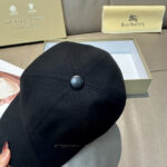 Comes with box bag, Burberry's latest original baseball cap, 1:1 mold customization, Tiger offset printing! Original canvas fabric+top layer cowhide, meticulous workmanship, original factory quality, exclusive physical photography. Black and white two-color shipping. - Image 5