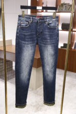 【Gucci Jeans | Classic Denim, Engraved with Luxury DNA】 When street style meets haute couture, a pair of jeans can become a badge of status.
Deconstructing the language of denim with centuries-old craftsmanship, we infuse every inch of fabric with a modern attitude and luxurious details, making everyday wear a silent declaration of taste.
✨ A pair of jeans is an attitude, and even more so, a legacy.
It's not just a wardrobe essential, but also an interpretation of the brand's spirit—
"From suitcases to jeans, we have always defined the boundaries of luxury with the ultimate craftsmanship."
Sizes: 28-42 - Image 2