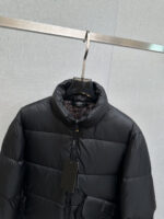FD 2025 new down jacket, original factory version customized development hardware accessories, all details are fully handled in place! The upper body effect of the design is amazing! Versatile, fashionable and handsome! The original memory silk fabric at the counter has a stylish texture, providing warmth and rejecting bloating! The upper body is amazing. Size: M-3XL - Image 2