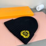 配防尘袋
路易威登LOUIS VUITTON🎩官方热卖爆款，羊毛针织毛线帽，时尚好品质高端大气，超柔软！超火爆💖质感很赞，出街超好搭配！时尚潮流！秋冬必备单品，快快入手哦！ - Image 7