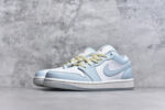 ▪🐼权威实拍💯#A
新货🚀#Air Jordan AJ1 Low 低帮白浅蓝 HJ5999-400 全新流水线出品 DT版本唯一平替选择 市场第二梯队最强版 全部原鞋开发 原楦原纸板开发 全鞋电脑针车 原厂内置全掌气垫 原盒内在原标 唯一Zp原版鞋带绑法 免检产品 全新2022版型 全头层皮料 完美零毛边处理 原厂配置全掌气垫 价格定位良心 几十个配色陆续出货 SIZE：36 36.5 37.5 38 38.5 39 40 40.5 41 42 42.5 43 44 44.5 45 46 - Image 2