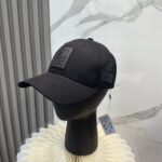 配防尘袋
👒罗意威👒LOEWE新款原版原标设计棒球帽🧢质感超好，外部线条定位标准，做工精细，简约大气低价走量！