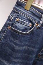【Gucci Jeans | Classic Denim, Engraved with Luxury DNA】 When street style meets haute couture, a pair of jeans can become a badge of status.
Deconstructing the language of denim with centuries-old craftsmanship, we infuse every inch of fabric with a modern attitude and luxurious details, making everyday wear a silent declaration of taste.
✨ A pair of jeans is an attitude, and even more so, a legacy.
It's not just a wardrobe essential, but also an interpretation of the brand's spirit—
"From suitcases to jeans, we have always defined the boundaries of luxury with the ultimate craftsmanship."
Sizes: 28-42 - Image 7
