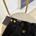 The latest men's casual corduroy trousers from 1V Vuitton and SS for autumn and winter, featuring classic slanted pockets and a small straight cut silhouette, are a must-have item for fashionable men's wardrobes! Men's business and leisure versatile and simple style! Fashionable, simple and versatile pants, regardless of body shape or age, any man can wear them with a sense of fashion! Customized from the original factory, made of high-end high gram heavy fleece pure cotton fabric, the fabric feels smooth and soft, with a strong sense of drape. It is super comfortable and skin friendly to wear, which is the high-end texture that can only be reflected by the original fabric and craftsmanship! The three-dimensional slim fit cut design is very suitable for Asian body shapes to wear. It is a pair of pants with a very high-end appearance, definitely a pair of pants that looks explosive, perfect for both business and leisure! 28-38 (without 35, 37) - Image 4