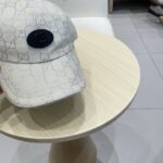 Gucci's new original baseball cap, custom-made 1:1 at the counter, made of lightweight and breathable canvas fabric! Basic head circumference of 56, adjustable patch. - Image 4