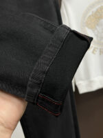 【Armani Jeans | Classic Denim, Embossed with Luxury DNA】 When streetwear meets haute couture, a pair of jeans can become a badge of status.
Deconstructing the language of denim with centuries-old craftsmanship, we infuse every inch of fabric with a modern attitude and luxurious details, making everyday wear a silent declaration of taste.
✨ A pair of jeans is an attitude, and even more so, a legacy.
It's not just a wardrobe essential, but also an interpretation of the brand's spirit—
"From suitcases to jeans, we have always defined the boundaries of luxury with the ultimate craftsmanship."
Sizes: 28-42 - Image 9