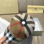 Comes with a box bag, Burberry's new original baseball cap, 1:1 custom mold, iconic warhorse embroidery, exquisite and flawless! Original twill cotton fabric+top layer cowhide, meticulous workmanship, original factory quality, exclusive physical shooting. - Image 6