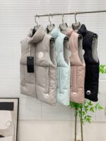 💰 加拿大鹅 Canada Goose 秋冬新款羽绒马甲 
搭配毛衣 卫衣 保暖同时毫无束缚感
采用国标95白鸭绒
轻薄飘逸 给你全方位的温暖！
上身颜值更有水准的洋气
让温暖和风度同行
中心线多重车线呈严整对称 谨守温馨守候 
胸前logo点缀着整件马甲！ 
独特之味道深入骨髓.减龄又十足保暖 既视感简单大气 男女同款 码数：XS-2XL - Image 10