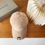 Balencia*a 巴黎世家新款棒球帽
 🧢简约时尚超级无敌好看的帽子！